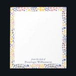 Niedliche Farbige Scandi Blume Doodles Personalisi Notizblock<br><div class="desc">Ein niedliches,  modernes Muster aus kleinen Blume und Blüten in hübschen Gelb-,  Rosa- und Maisblütentönen,  personalisiert mit Ihrem Namen.</div>