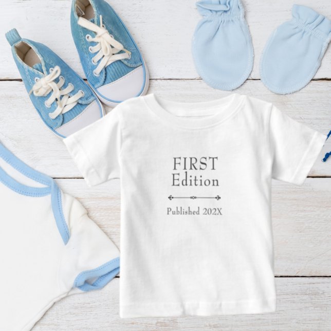 Niedliche First Edition benutzerdefinierbar Baby T-shirt (Von Creator hochgeladen)
