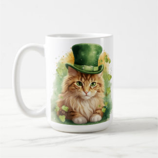 NIEDLICHE FLUFFY-KATZE, DIE FÜR STARTPATRICKS TAG KAFFEETASSE