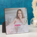 Niedliche Foto-Anführungsstochter Fotoplatte<br><div class="desc">Dieses atemberaubende Holzschild ist der perfekte Weg, um jedem Zimmer eine herzliche Touch zu verleihen. Egal, ob Sie ein Geschenk für Ihre Tochter suchen oder eine Möglichkeit suchen, Ihre Zuhause gemütlich zu machen, diese schöne Tafel ist nur das Ticket. Es zeichnet sich durch ein schönes, klassisches Design und eine vielseitige...</div>