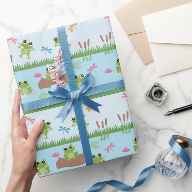 Niedliche Frösche im Teich Geschenkpapier (Schenken)