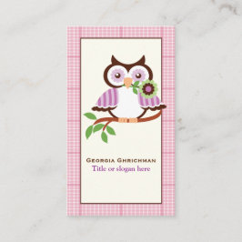 Niedliche Frühlingseule auf einem Ast, rosa karier Visitenkarte