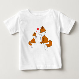 Niedliche Füchse mit Herz, handgezeichnet Baby T-shirt