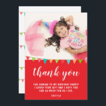 Niedliche Fun Bunting Flag Kid BIrthday Foto Dankeskarte<br><div class="desc">Niedliche bunting Fahne Geburtstag Foto Dankeschön Karte für Ihre Mädchen oder Jungen Geburtstagsparty. Danke, dass Ihr Gast zu Ihrer Geburtstagsparty gekommen ist! Das Design hat eine bunte Geburtstagsparty mit Fahnen in Grün, Blau und Rot und ein Foto - stecken Sie das Foto Ihres Kindes in die Vorlage. Der Text ist...</div>