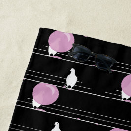 Niedliche Funny Bubblegum Birds auf einem Drahtsei Strandtuch