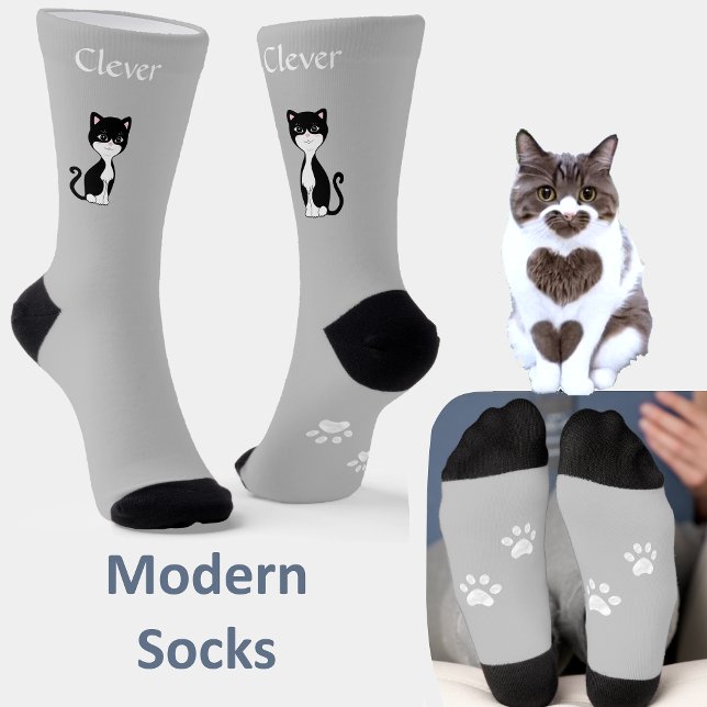 Niedliche Funny Tuxedo Cat & Paws on Light Grau Socken (Von Creator hochgeladen)