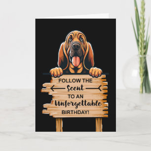 Niedliche Geburtstag Bloodhound Hund pinkeln über  Karte