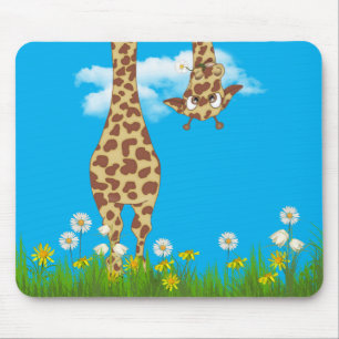niedliche Giraffe in Gras und Blume Mousepad