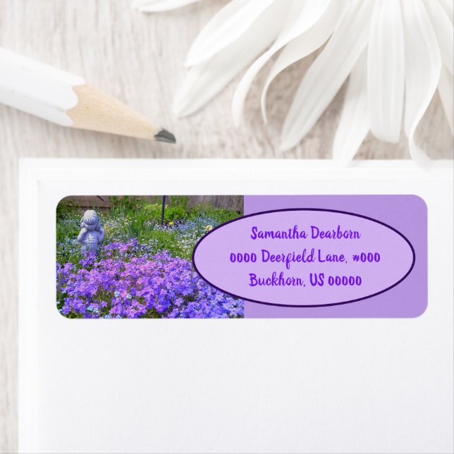 Niedliche Girl Garden Statue mit Blick auf die vio (Insitu)