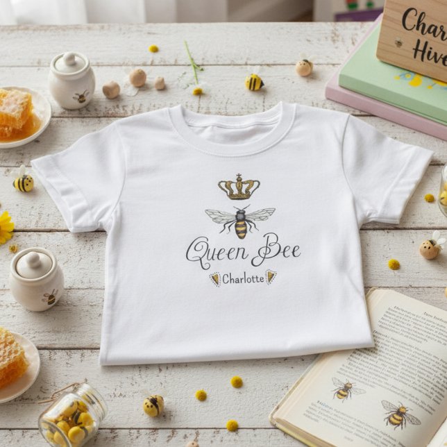 Niedliche Girls Queen Bee, Goldkrone & Herzname T-Shirt (Von Creator hochgeladen)