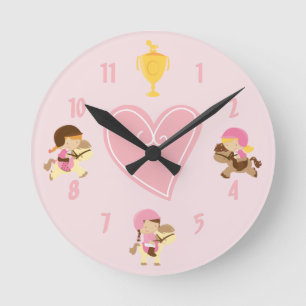 Niedliche Girls und Ponys mit englischer Tack Pink Runde Wanduhr