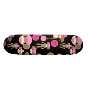 Niedliche Girly rosa Socke Monkeys Mädchen auf Skateboard