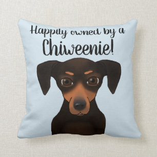 Niedliche glücklich besessene Chiweenie   Kissen
