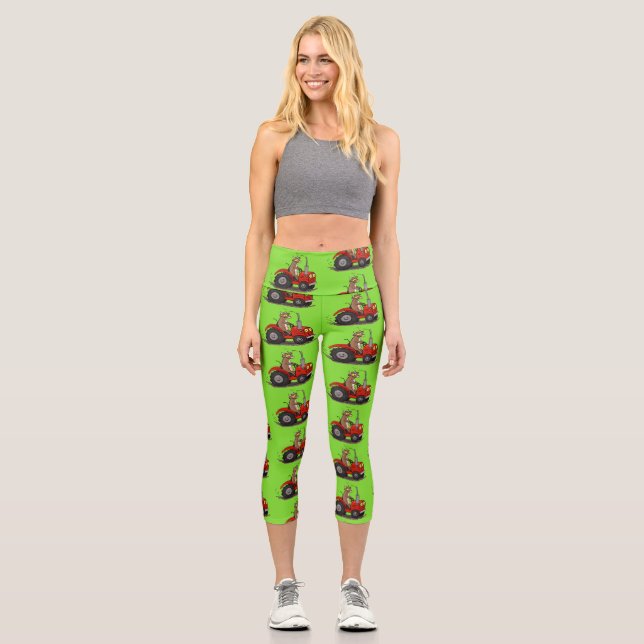 Niedliche glückliche Kuh, die einen roten Traktor- Capri Leggings (Vorderseite)