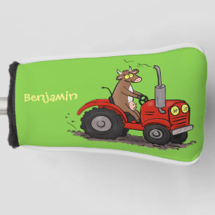Niedliche glückliche Kuh, die einen roten Traktor- Golf Headcover