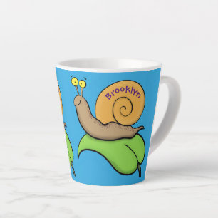 Niedliche, glückliche Schnecke auf einer Cartoon-I Milchtasse