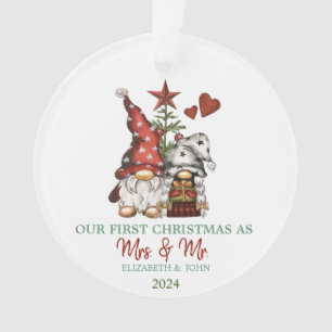Niedliche Gnomen Pine Tree Unser erstes Weihnachts Ornament