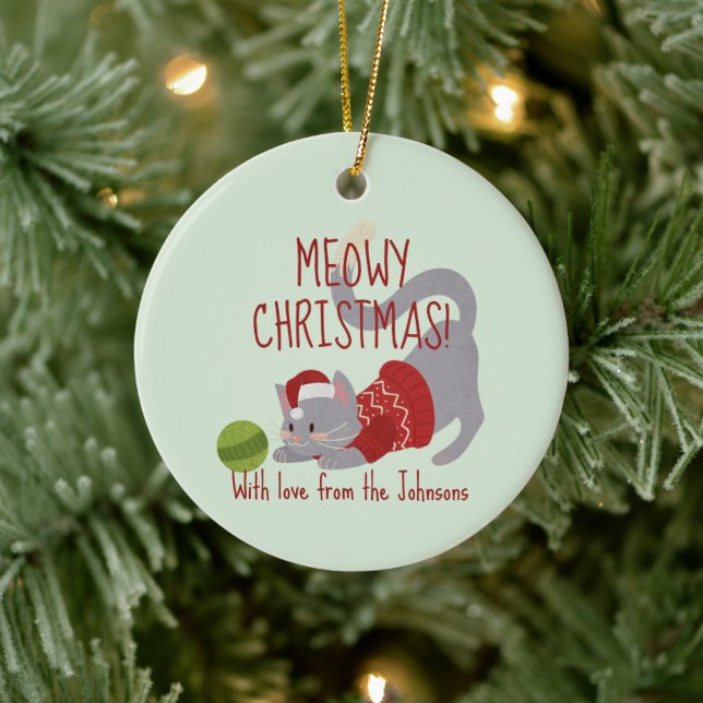 Niedliche graue Katze mit Weihnachtshut Keramik Ornament (Baum)