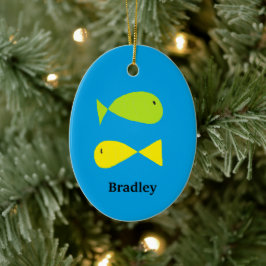 Niedliche, grüne und gelbe Fische auf blau Keramik Ornament