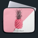 Niedliche, gürteltropische Ananas Laptopschutzhülle<br><div class="desc">Stilvolles rosa Ananas Design.</div>