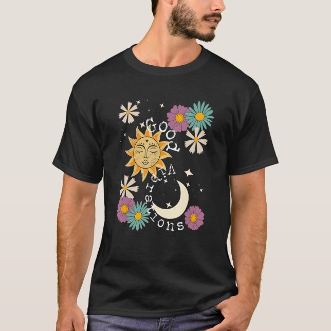 Niedliche gute Vibration Boho Sun Moon Blume Energ T-Shirt (Vorderseite)