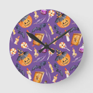 Niedliche Halloween-Abbildung mit Kürbis und Flede Runde Wanduhr