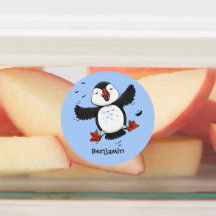 Niedliche Happy-Fying-Puffsängerin mit blauen Cart