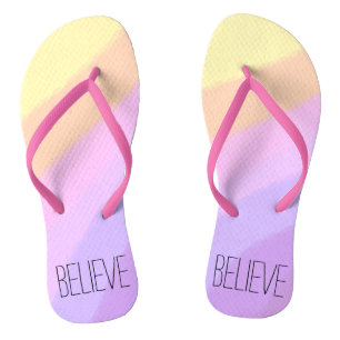 niedliche helle Neonbrushstrokes Unicornfarben Flip Flops
