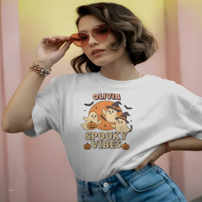 Niedliche Hexenghost Spooky Vibes Halloween-Kostüm T-Shirt (Von Creator hochgeladen)