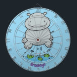 Niedliche Hippo Springen Cartoon-Abbildung Dartscheibe<br><div class="desc">Dieses wunderbar niedliche Baby Hippo springt ins Waterhole!</div>