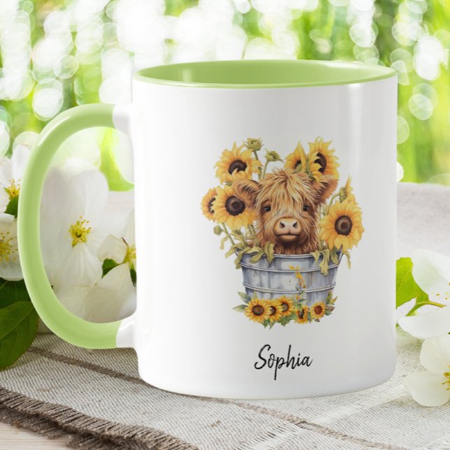 Niedliche Hochlandkuh in Eimerblüten Blüte Tasse (Von Creator hochgeladen)