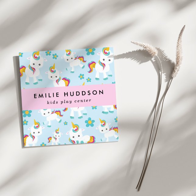 Niedliche Hörner, Kinderspielzentrum, Aktivitätsze Quadratische Visitenkarte (Von Creator hochgeladen)