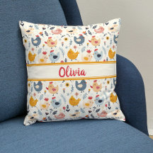 Niedliche Hühner im landwirtschaftlichen Betrieb P