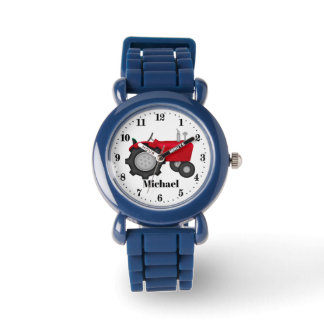 Niedliche Jungen rote Traktoren tragen den Namen Armbanduhr