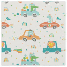 Niedliche Jungtiere in Autos auf Weiß