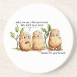 Niedliche Kartoffeln haben Zehen Funny Potato Pun Getränkeuntersetzer<br><div class="desc">Niedliche und lustige Potato Cartoon/Comic Illustration. Warum nennen wir Kartoffeln? Wir haben keine Zehen. Man hat große Füße mit großen Zehen und sagt: Sprich für dich selbst. Hübsche braune Kartoffeln Zeichnend Kunstdesign. Humorales grafisches Bild. Zeichn von Donna Léger von Irony Designs.</div>