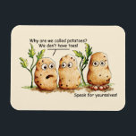 Niedliche Kartoffeln haben Zehen Funny Potato Pun Magnet<br><div class="desc">Niedliche und lustige Potato Cartoon/Comic Illustration. Warum nennen wir Kartoffeln? Wir haben keine Zehen. Man hat große Füße mit großen Zehen und sagt: Sprich für dich selbst. Hübsche braune Kartoffeln Zeichnend Kunstdesign. Humorales grafisches Bild. Zeichn von Donna Léger von Irony Designs.</div>