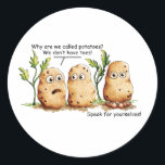 Niedliche Kartoffeln haben Zehen Funny Potato Pun Runder Aufkleber<br><div class="desc">Niedliche und lustige Potato Cartoon/Comic Illustration. Warum nennen wir Kartoffeln? Wir haben keine Zehen. Man hat große Füße mit großen Zehen und sagt: Sprich für dich selbst. Hübsche braune Kartoffeln Zeichnend Kunstdesign. Humorales grafisches Bild. Zeichn von Donna Léger von Irony Designs.</div>