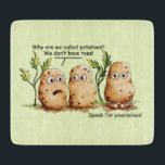 Niedliche Kartoffeln hat Zehen Funny Potato Pun Gr Schneidebrett<br><div class="desc">Niedliche und lustige Potato Cartoon/Comic Illustration. Warum heißen wir Kartoffeln? Wir haben keine Zehen. Man hat große Füße mit großen Zehen und sagt: Sprich für dich! Hübsche braune Kartoffeln Zeichnend Art Design. Humorales grafisches Bild. Zeichn von Donna Léger von Irony Designs.</div>