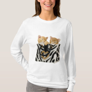 Niedliche Kätzchen in der Zebra-Druck-Handtasche T-Shirt