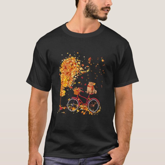 Niedliche Katze auf dem Fahrrad im Herbstfall Ahor T-Shirt (Vorderseite)
