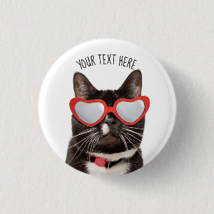 Niedliche Katze in Herzbrille Button