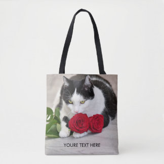 Niedliche Katze mit der Roten Rose