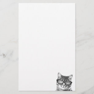 Niedliche Katze mit Glasbriefpapierpapier für das Briefpapier