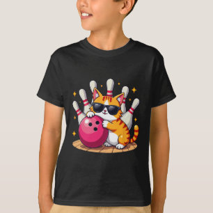 Niedliche Katze mit Sungles Katze Bowling spielen  T-Shirt