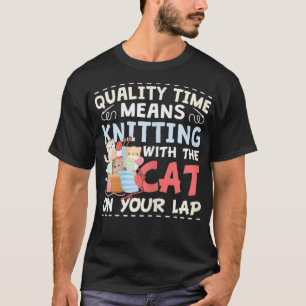 Niedliche Katzen spielen mit Wolle und Garn T-Shirt