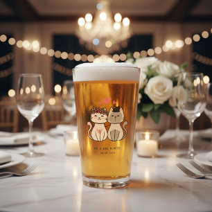 Niedliche Katzenbräune und Hochzeit Glas
