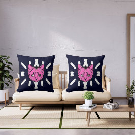 Niedliche Katzenjacke und weißer Streifen auf der Kissen