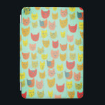 Niedliche Katzenköpfe, grün iPad Mini Hülle<br><div class="desc">Niedliche farbige Katzenköpfe tanzen über dieses Muster. Karo in meinem Shop für weitere Artikel!</div>