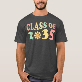 Niedliche Klasse des Kindergartens 2035 wächst mit T-Shirt